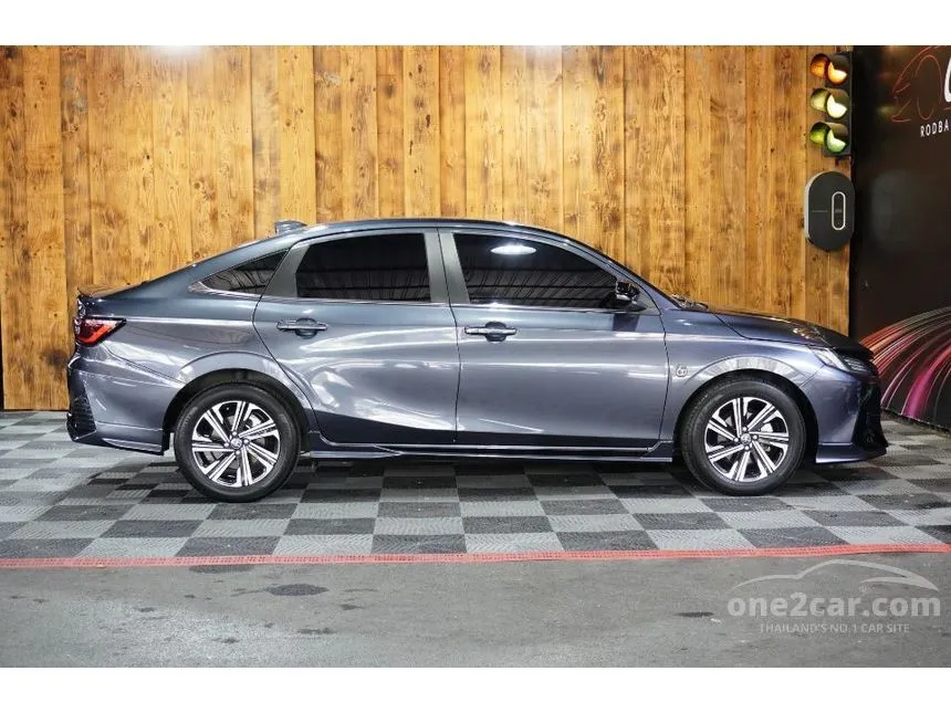 2024 Toyota Yaris Ativ Premium Sedan