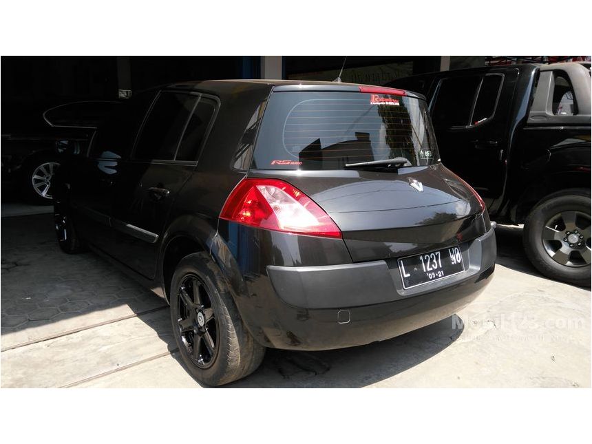  Jual  Mobil Renault  Megane  2004 II 1 6 di Jawa Timur 