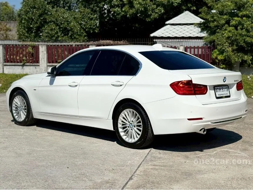 2017 BMW 320i Luxury Sedan