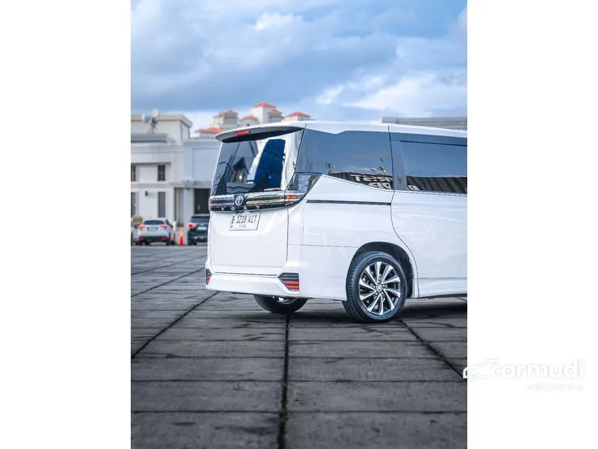 2023 Toyota Voxy (Premium Color) MPV