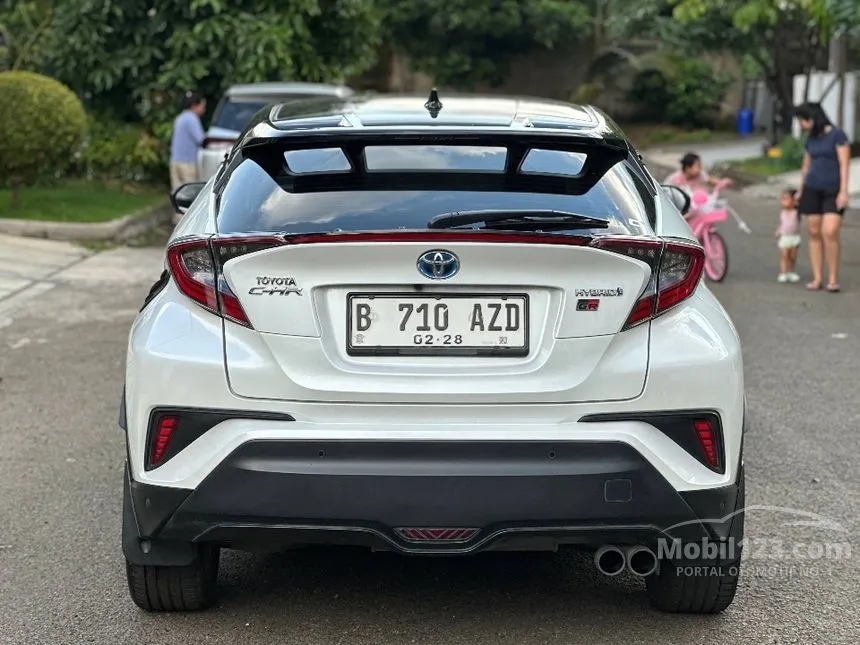 2022 Toyota C-HR Hybrid (2 Tone) SUV