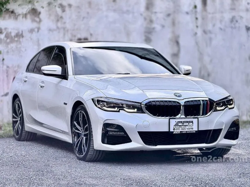2022 BMW 330e M Sport Sedan