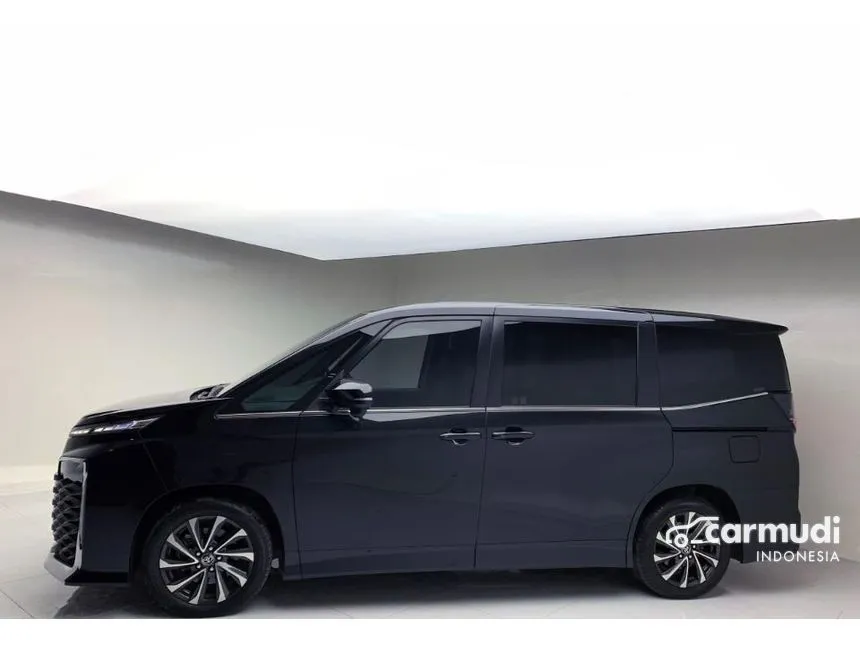 2023 Toyota Voxy (Premium Color) MPV