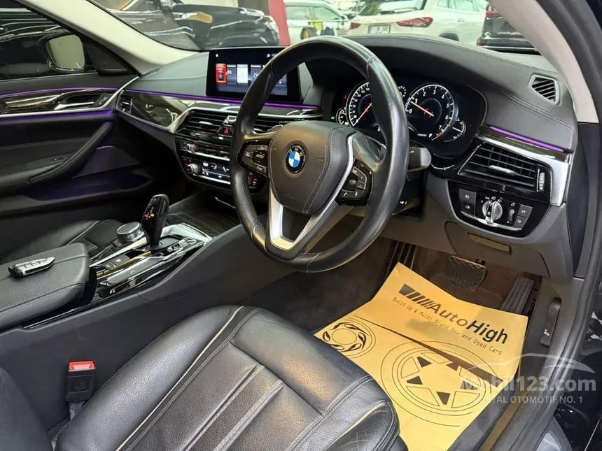 2018 BMW 530i Luxury Sedan