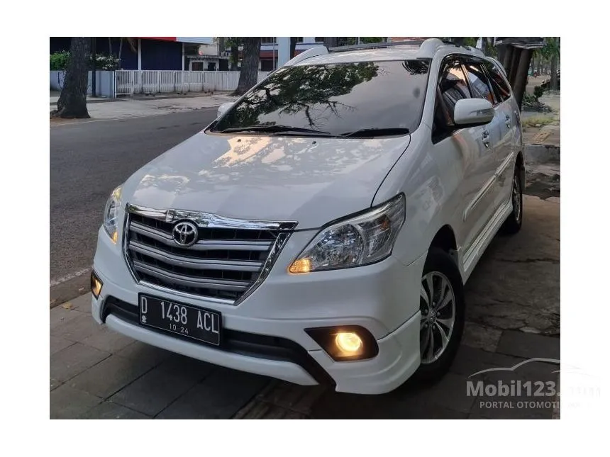 Jual Mobil Toyota Kijang Innova 2014 G Luxury 2.0 di Jawa Barat Manual MPV Putih Rp 210.000.000