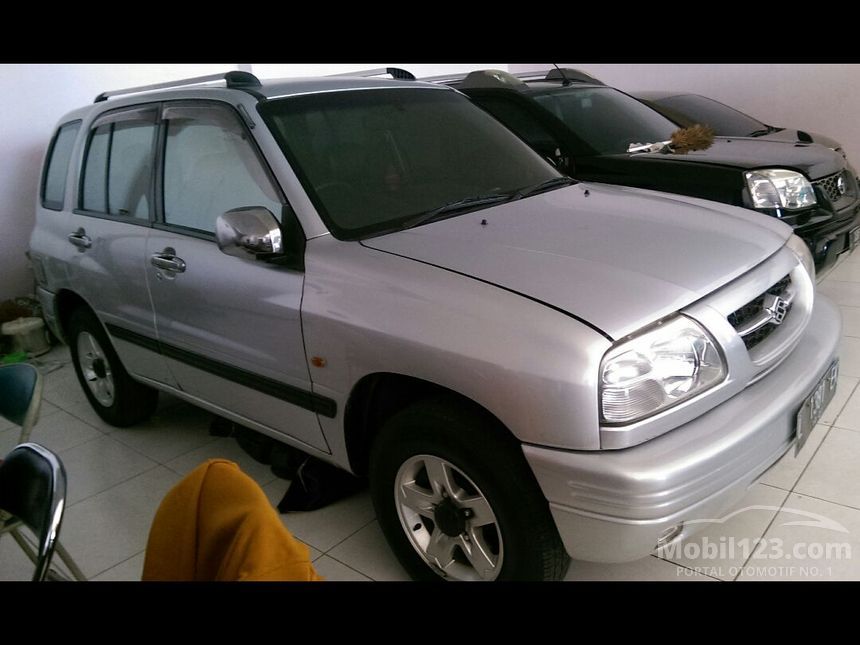 Jual Mobil Suzuki Escudo 2006 1.6 di Jawa Timur Manual SUV 