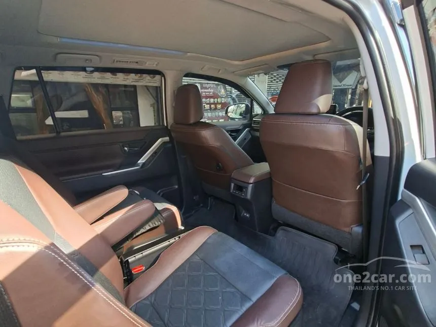 2025 Toyota INNOVA Zenix HEV Premium Wagon