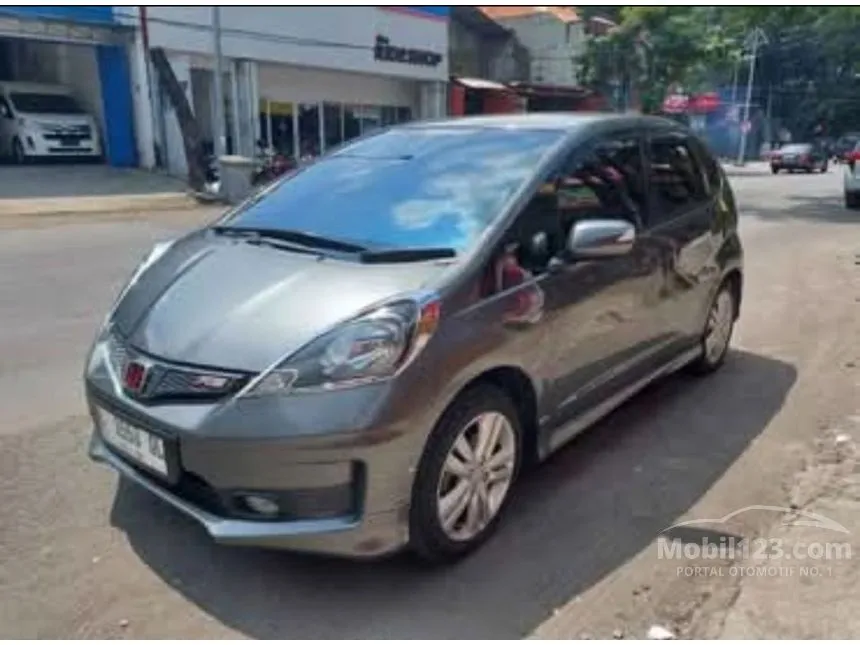Jual Mobil Honda Jazz 2013 RS 1.5 di Jawa Timur Automatic Hatchback Abu