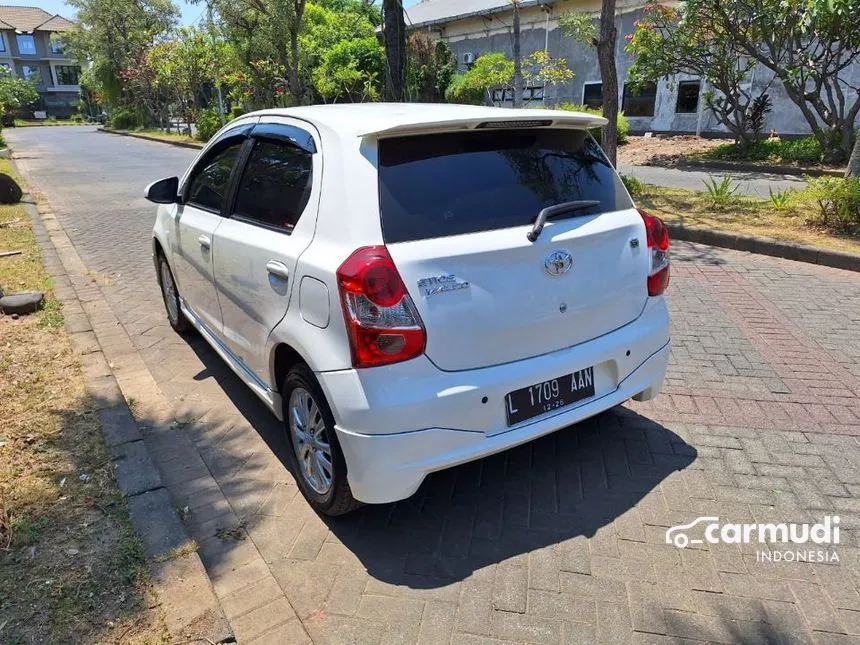 2016 Toyota Etios Valco G Hatchback