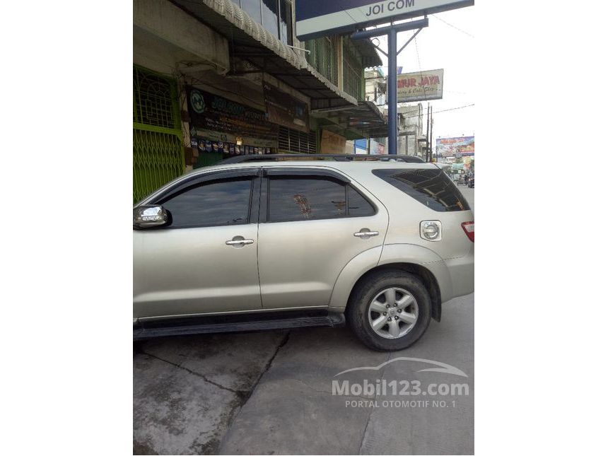 Jual Mobil Toyota Fortuner 2010 G Luxury 2.7 di Sumatera 