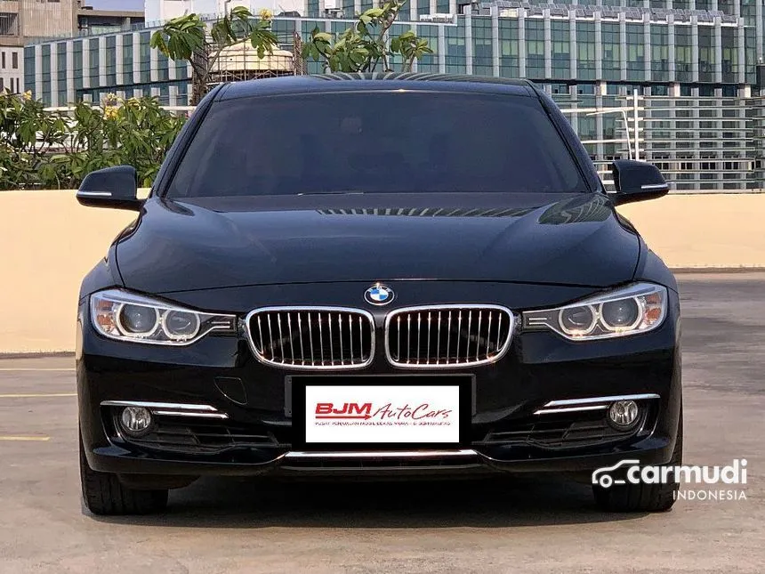 2013 BMW 320i Luxury Sedan