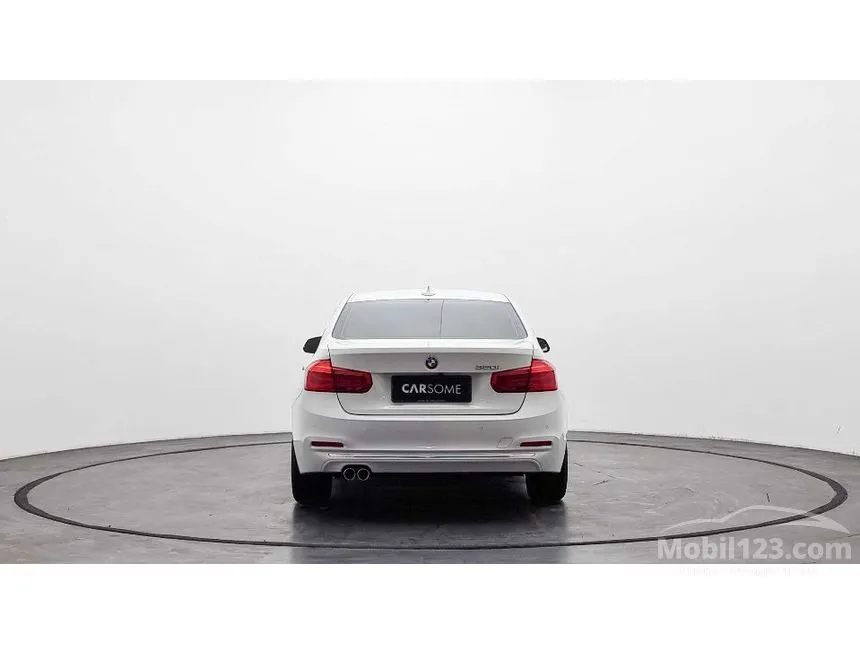 2018 BMW 320i Luxury Sedan