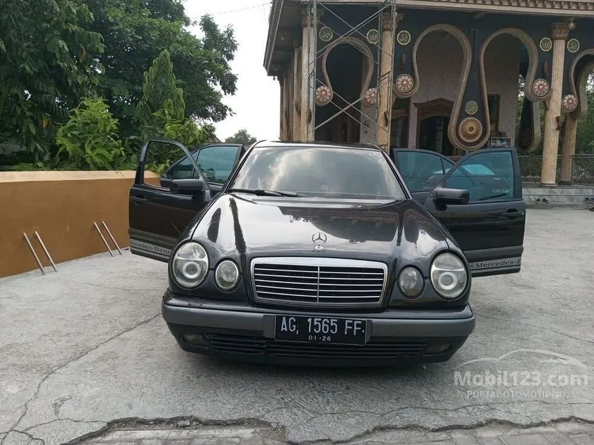 1996 Mercedes-Benz E230 W210 2.3 Automatic  Sedan