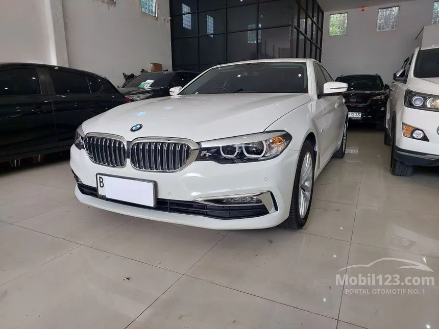 2018 BMW 530i Luxury Sedan