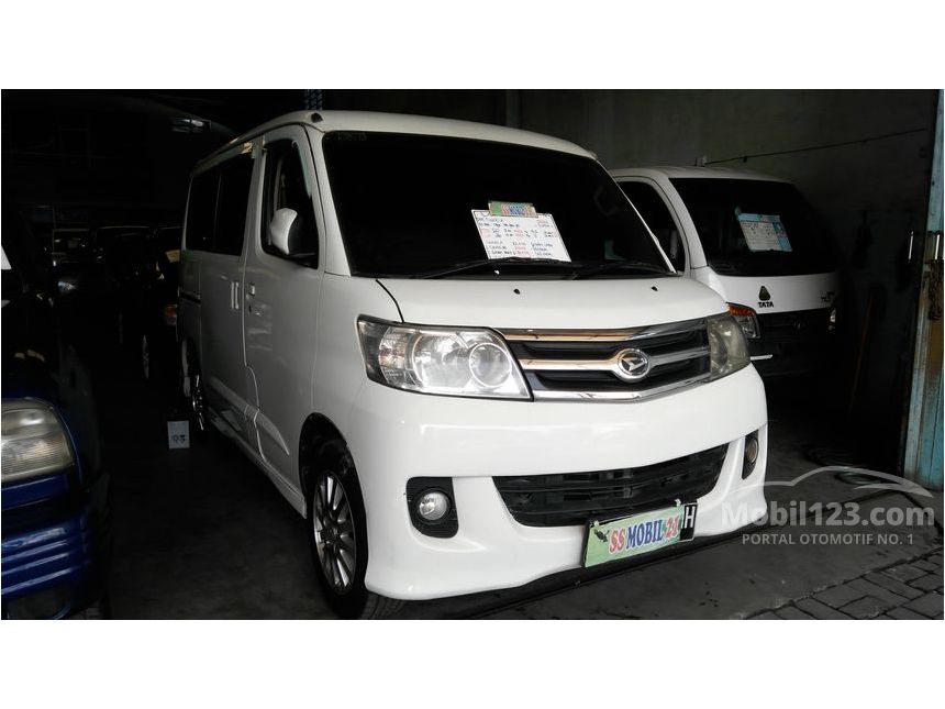 Jual Mobil Daihatsu Luxio 2012 X 1.5 di Jawa Timur Manual Wagon Putih 