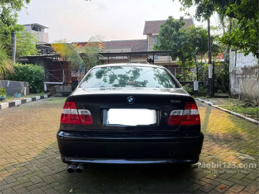 2003 BMW 318i Sedan