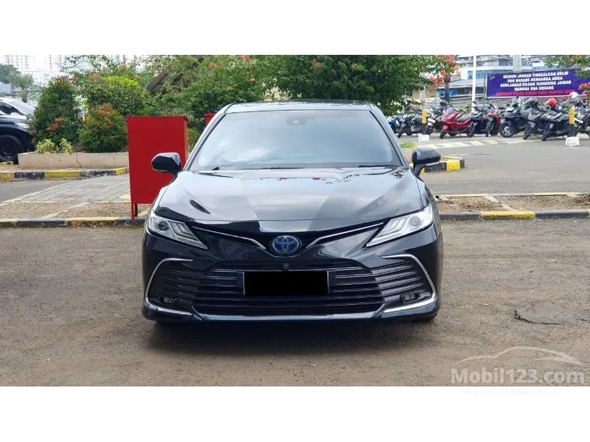 2022 Toyota Camry Hybrid Sedan