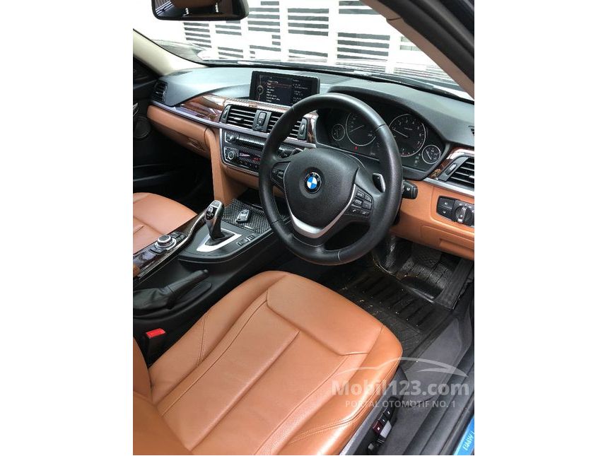 2012 BMW 335i Luxury Sedan