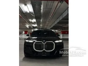 2025 BMW 735i 3.0 M Sport Sedan