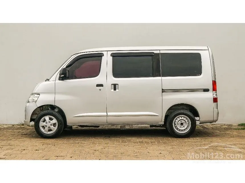 2021 Daihatsu Gran Max Mini Bus D Van