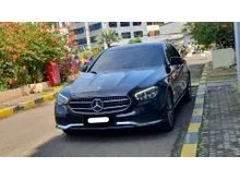 2022 Mercedes-Benz E200 2.0 Avantgarde Sedan hitam km 21 ribuan pajak panjang