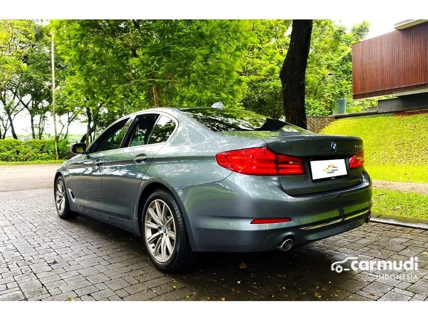 2018 BMW 520i Luxury Sedan