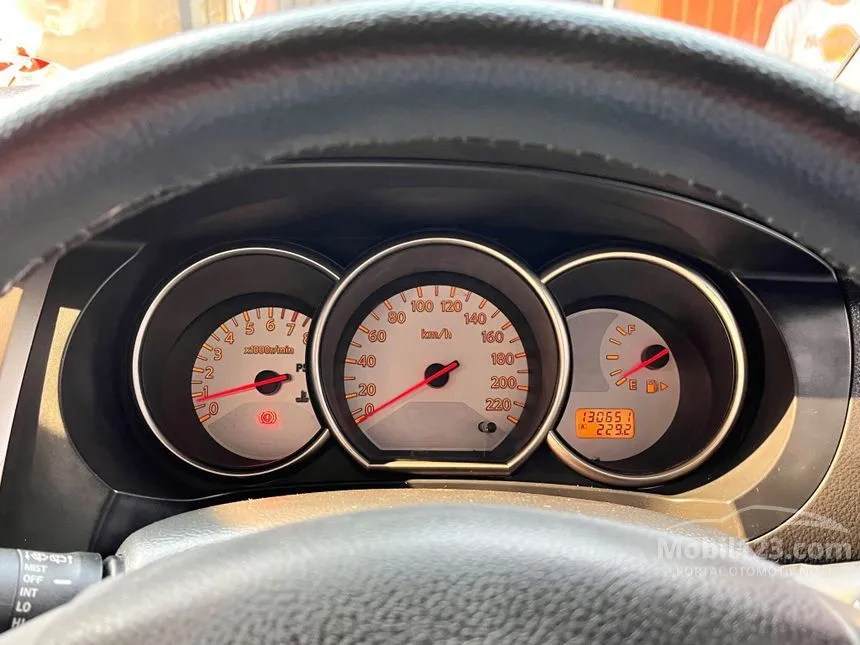 2012 Nissan Grand Livina XV Highway Star Autech MPV