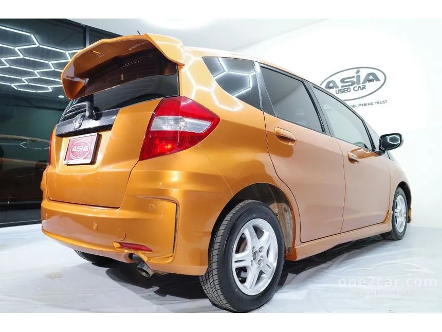 2011 Honda JAZZ SV Hatchback