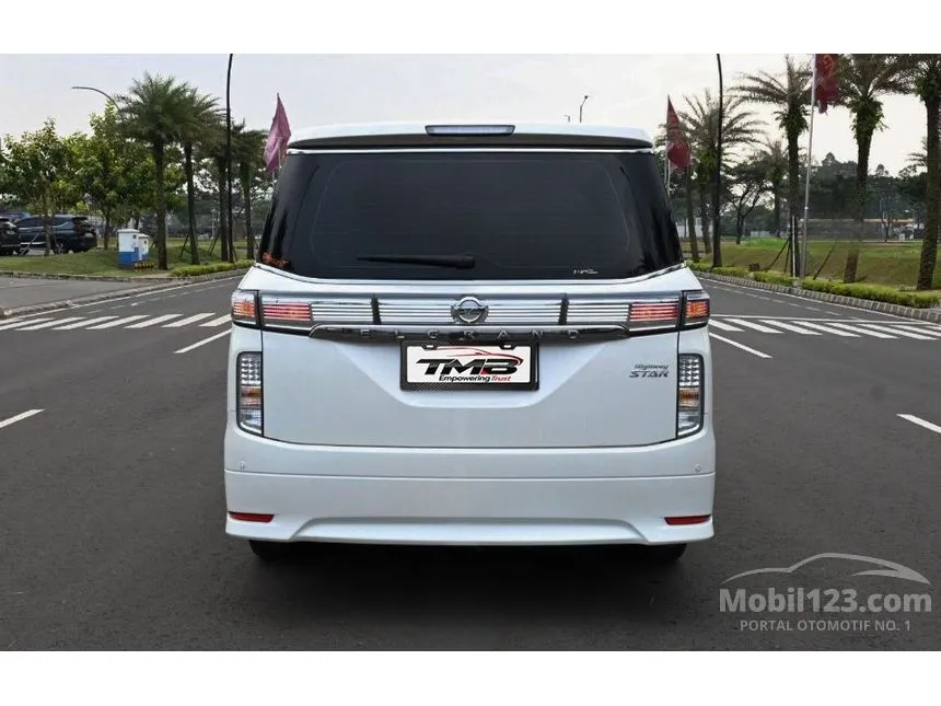 2014 Nissan Elgrand Highway Star MPV