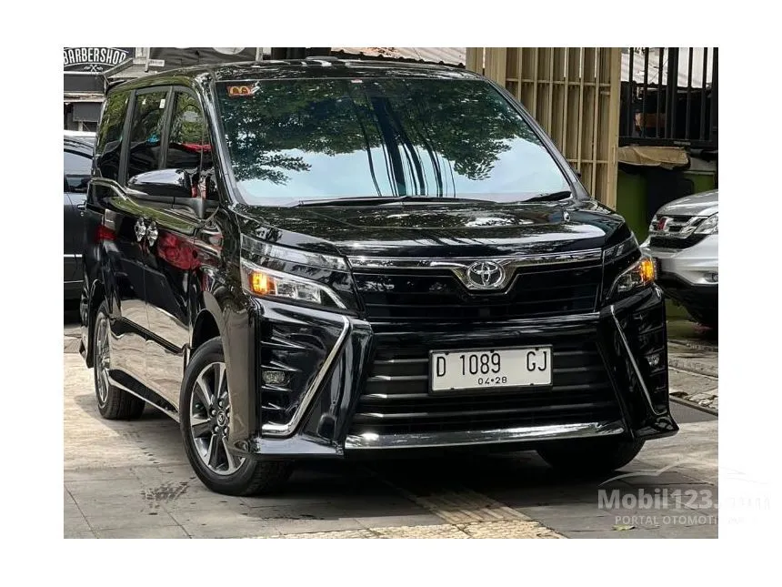 Jual Mobil Toyota Voxy 2018 2.0 di Jawa Barat Automatic Wagon Hitam Rp 435.000.000