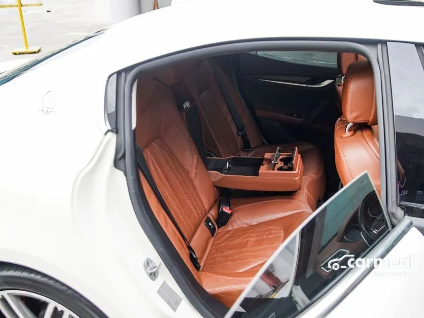 2015 Maserati Ghibli Sedan