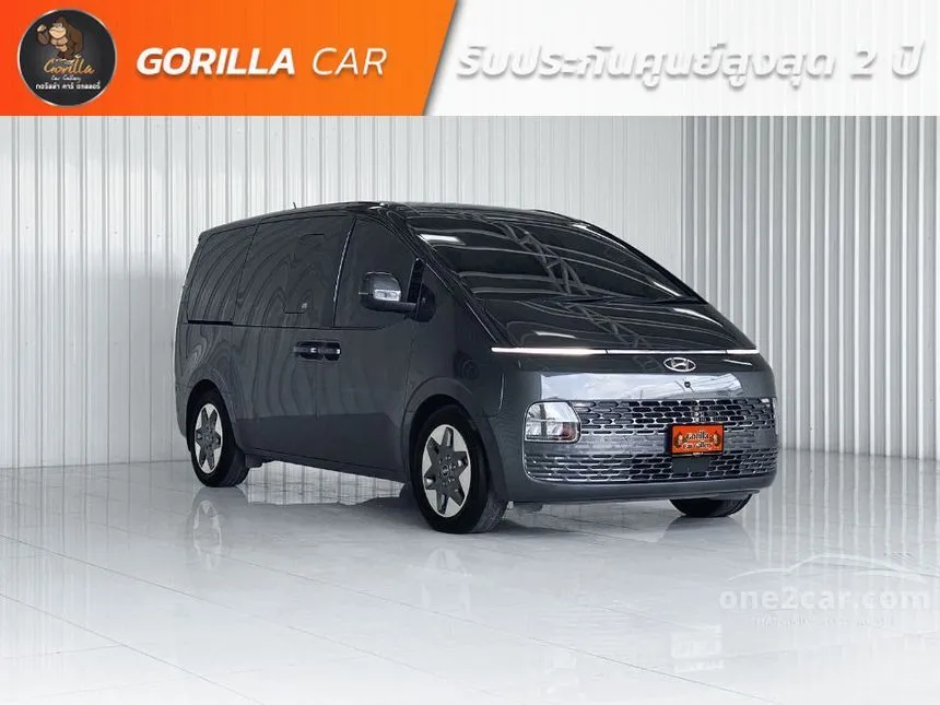 2022 Hyundai Staria SEL Van