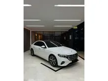 2024 Mercedes-Benz E200 2.0 Exclusive Line Sedan White on Brown Odo 8 Rb (TERMURAH)