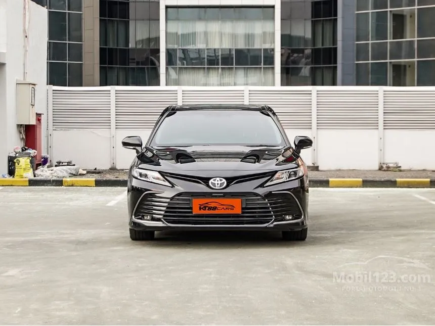 2022 Toyota Camry V (Premium Color) Sedan