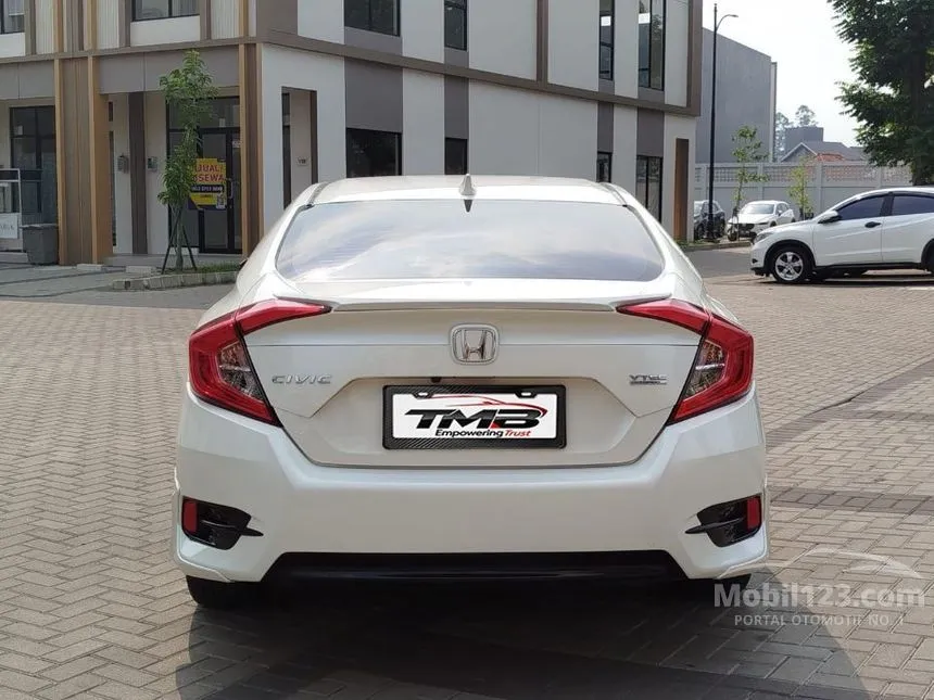 2016 Honda Civic ES Sedan