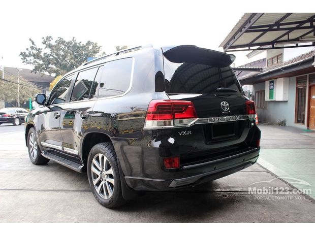 Toyota Land Cruiser Mobil Bekas Baru dijual di Indonesia 