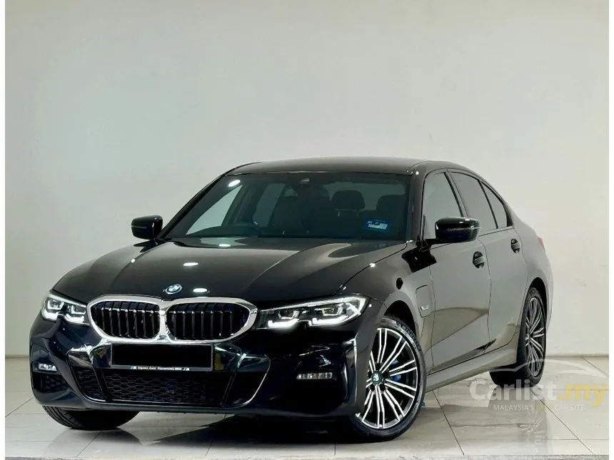 2022 BMW 330e M Sport Sedan