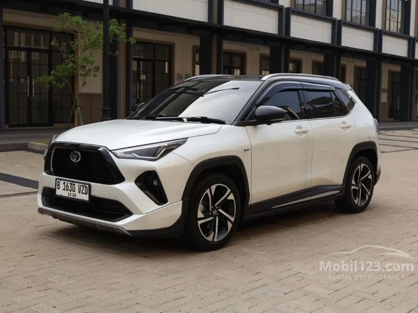 2023 Toyota Yaris Cross S HV (2 Tone) with GR Parts Aero Pkg SUV