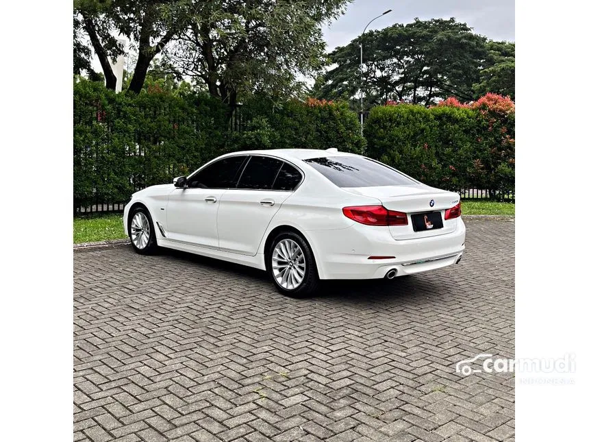 2018 BMW 530i Luxury Sedan