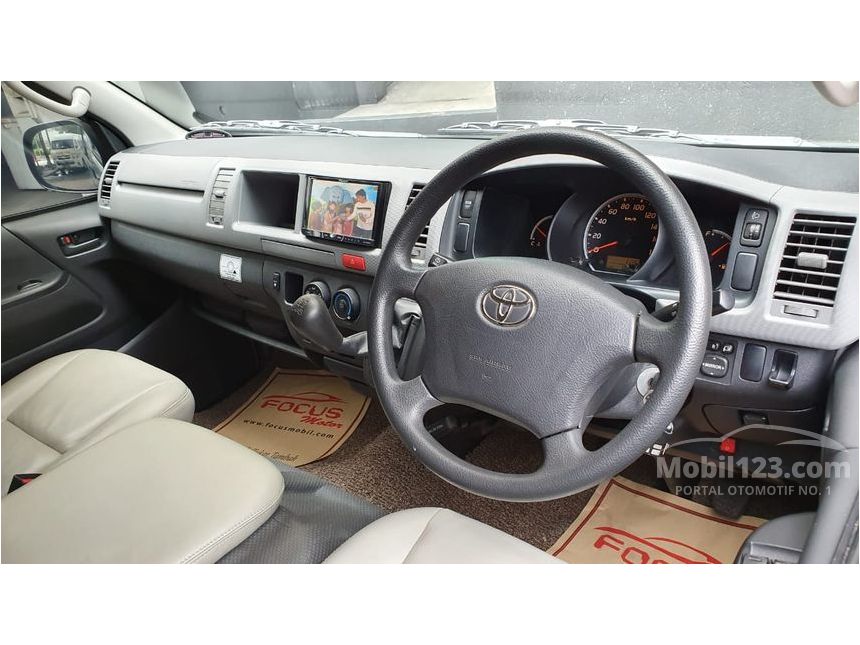  Jual  Mobil  Toyota  Hiace  2013 High Grade Commuter  2 5 di 