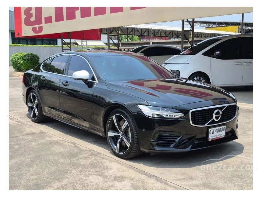 2019 Volvo S90 T8 R-Design Sedan