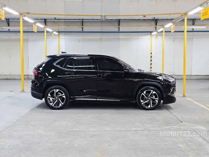 2023 Toyota Yaris Cross S HV SUV