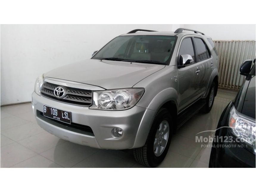 Jual Mobil  Toyota Fortuner 2010 G 2 5 di Jawa Barat 