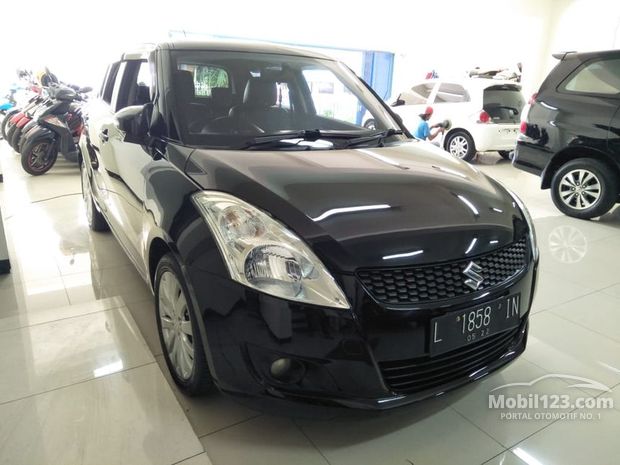 Suzuki Swift Mobil bekas dijual di Jawa-timur Indonesia 