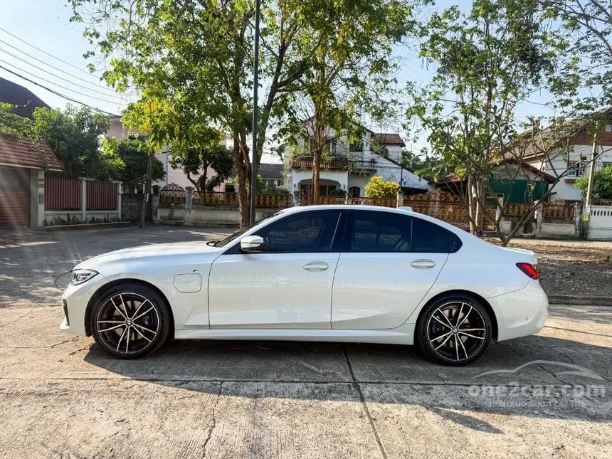 2021 BMW 330e M Sport Sedan