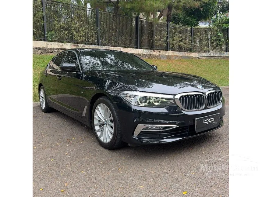 2018 BMW 530i Luxury Sedan