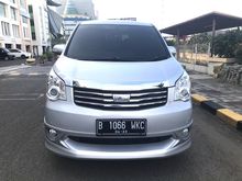 Toyota NAV1 2.0 V 2013 low km