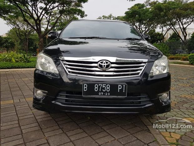 Toyota Kijang Innova  V Luxury Mobil  Tahun  2013  2014 bekas  