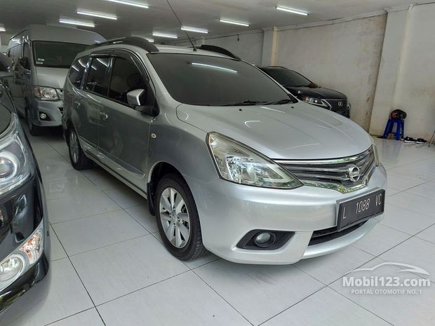 Nissan Grand Livina Mobil Bekas Baru dijual di Surabaya 