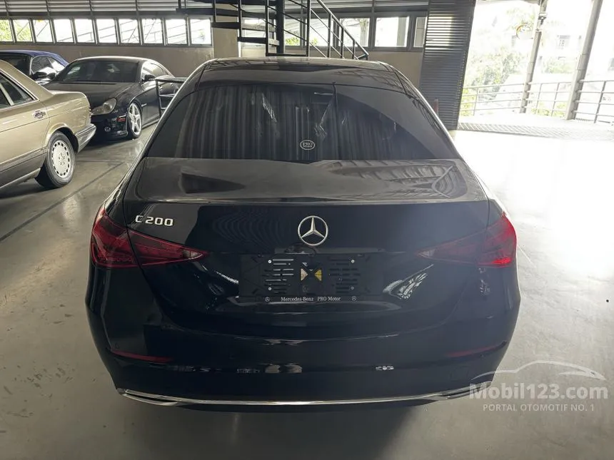 2025 Mercedes-Benz C200 Avantgarde Line Sedan